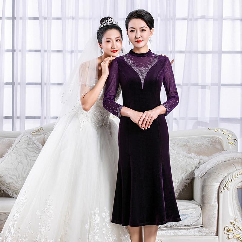 High-end wedding mom gown 2022 Summer middle-aged woman young happy mother-in-law wedding dress with velvet dress in a long version