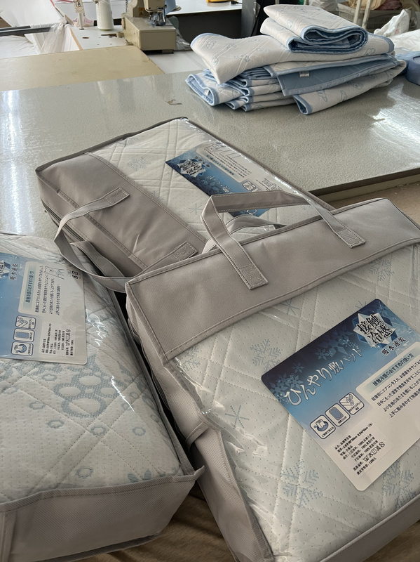 Polymer Ultra-Cooling Pillow and Mattress That Doesn'T Warm up Even after Long Periods of Sleep, with a Very High Cooling Value, Suitable for Summer, Small Air Conditioner, Single or Double Polymer Ultra-Cooling Pillow and Mattress That Doesn'T Warm up Even after Long Periods of Sleep, with a Very High Cooling Value, Suitable for Summer, Small Air Conditioner, Single or Double
