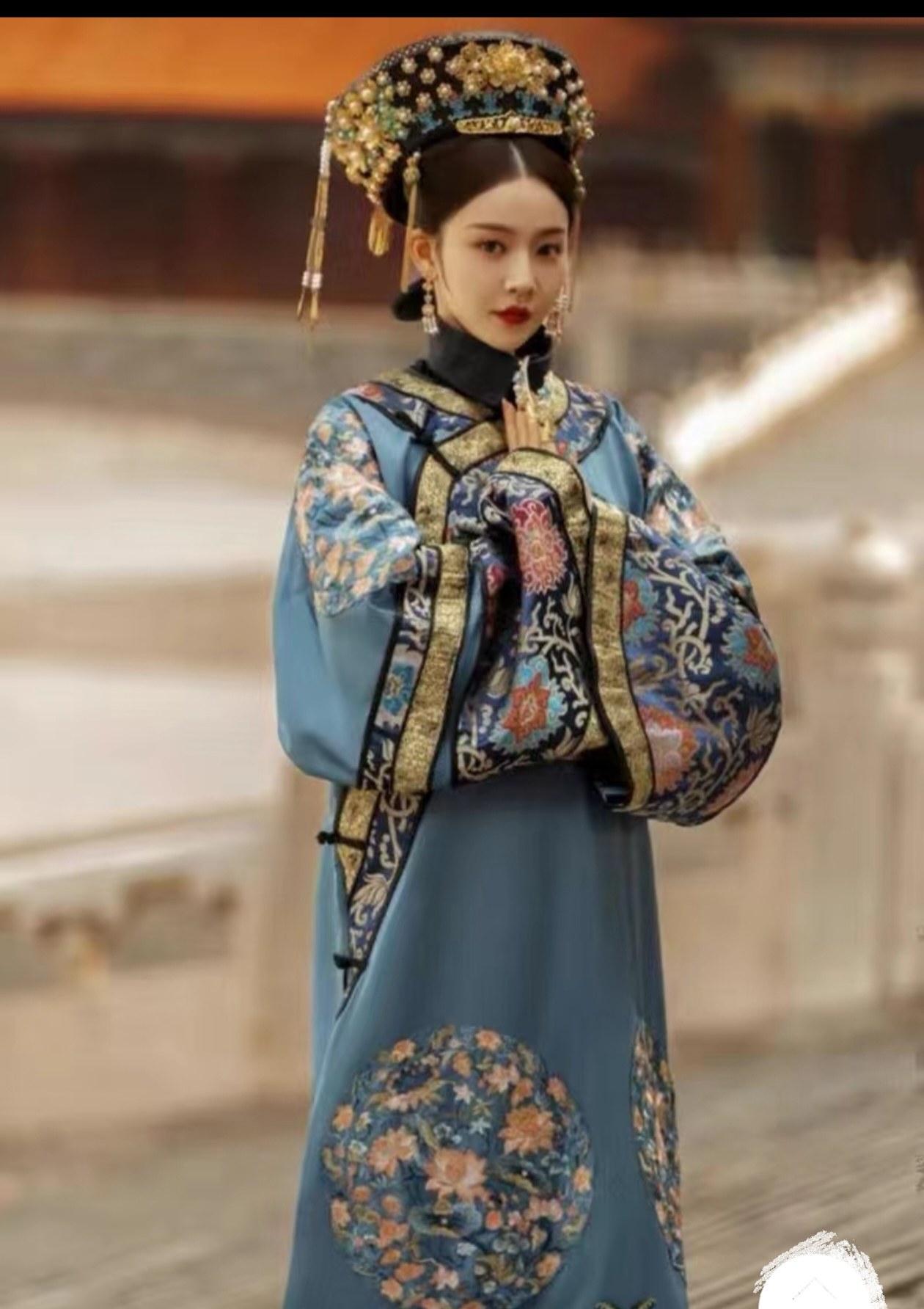 Qing Dynasty Travel Photography Clothes Forbidden City Queen Palace Ethnic  Kyrgyzstan Clothes Imperial Concubine Ancient Costume Jumpsuit National  Style Flag Clothes Dress, image size:1260x1784