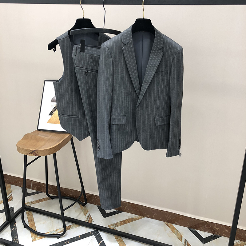 Western-style suit men's three sets of casual Korean version Body Trend Suit Handsome gas groom wedding Inn style gown