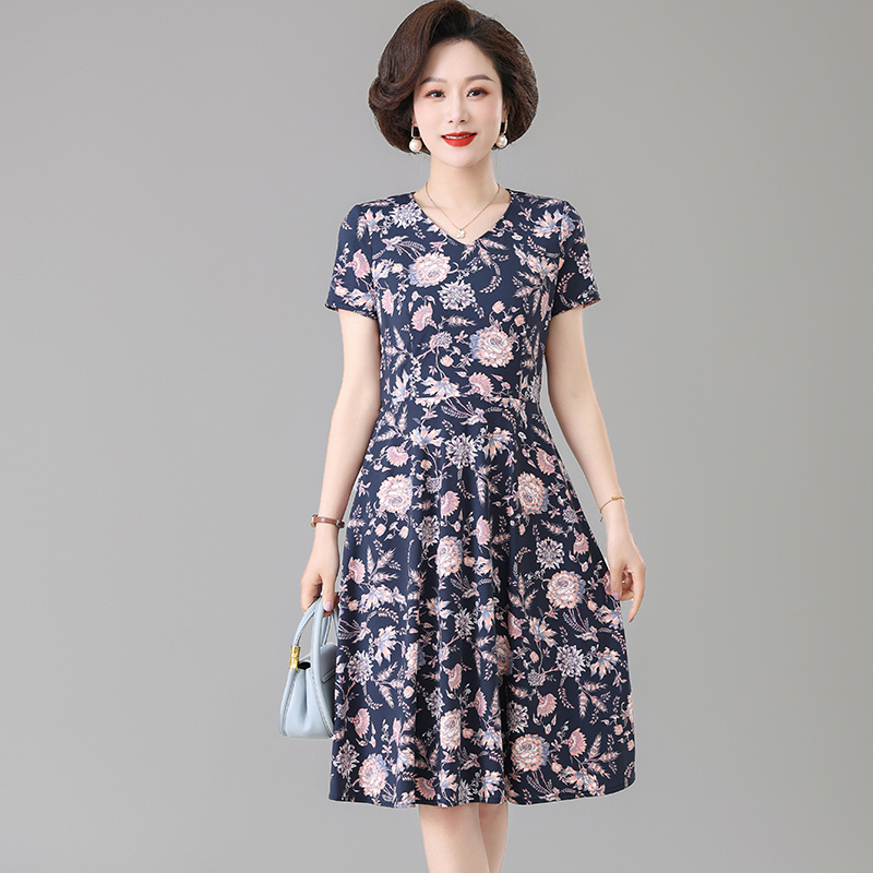 Summer Dress for Petite Women with a Sophisticated Style, New Plus-Size Waist-Cinching Mulberry Silk Dress for Middle-Aged and Elderly Women