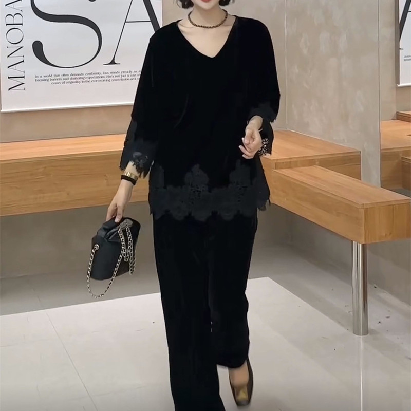 Autumn New V-Neck Three-Quarter Sleeve Velvet Fashion Suit Black Simple Elegant T-Shirt Top Flared Pants Two-Piece Set Autumn New V-Neck Three-Quarter Sleeve Velvet Fashion Suit Black Simple Elegant T-Shirt Top Flared Pants Two-Piece Set