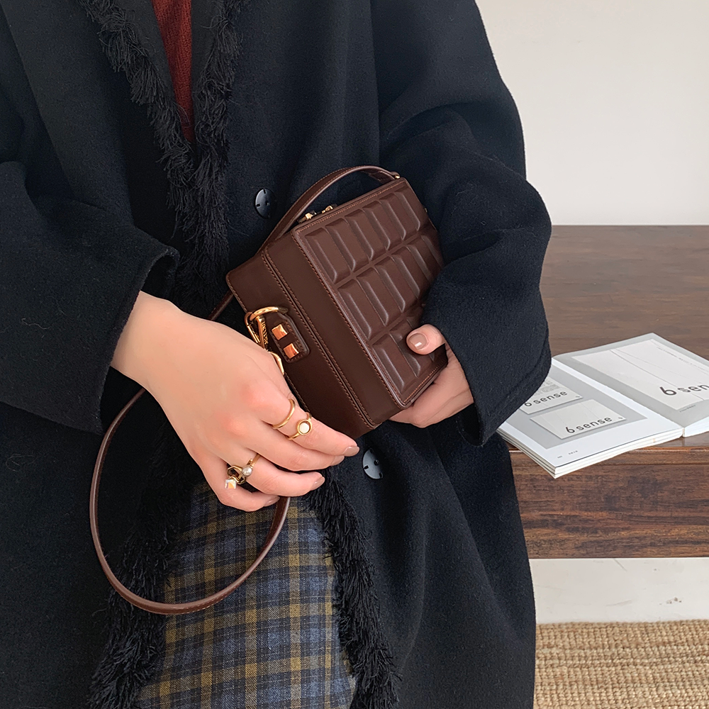 Micocah bag 2022 new trendy chocolate bag box bag small square bag female messenger shoulder retro texture