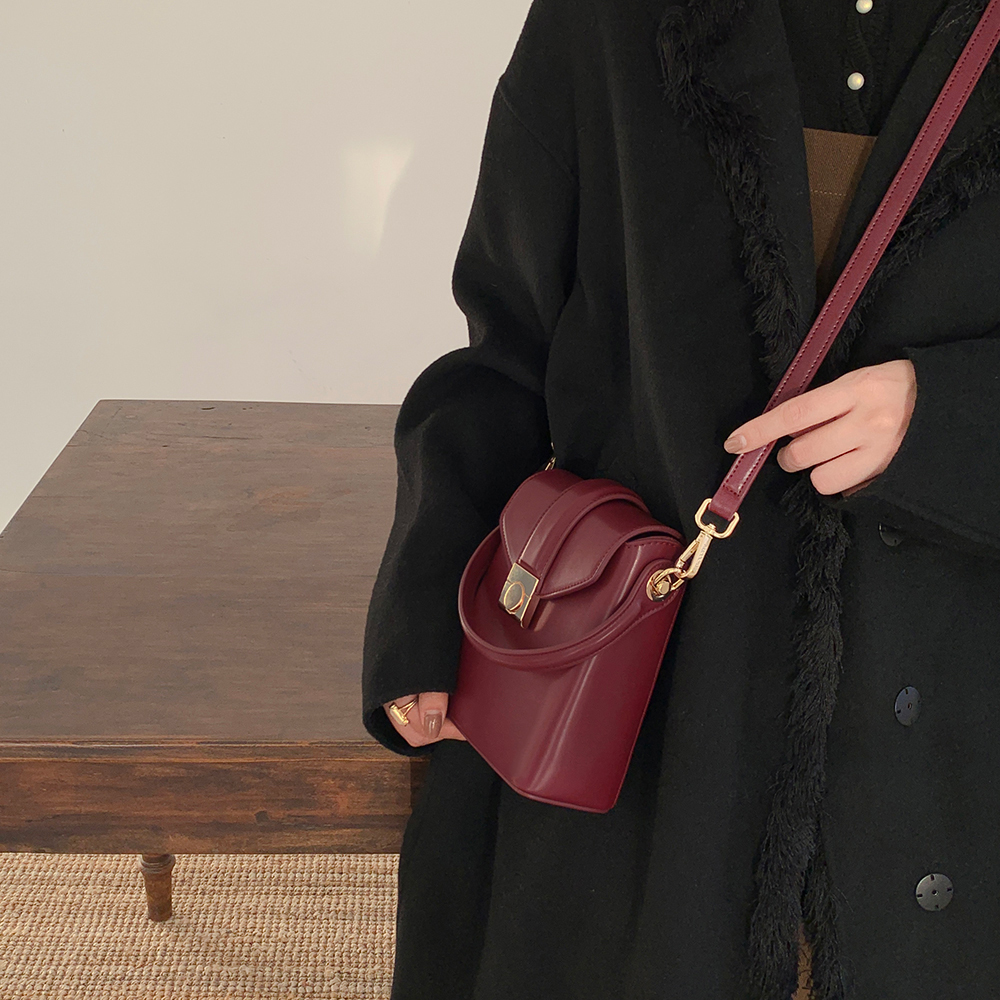 Micocah Cone No Sugar Bag 2022 New Small Square Bag One Shoulder Messenger Bag Female Red Box Bag