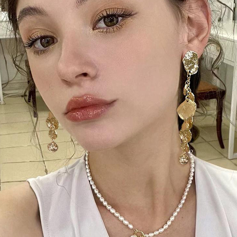 Bubblu "My Year of Salinger" Gold Pleated Disc Tassel Earrings for Women with European and American Style for Square and Round Faces Bubblu "My Year of Salinger" Gold Pleated Disc Tassel Earrings for Women with European and American Style for Square and Round Faces