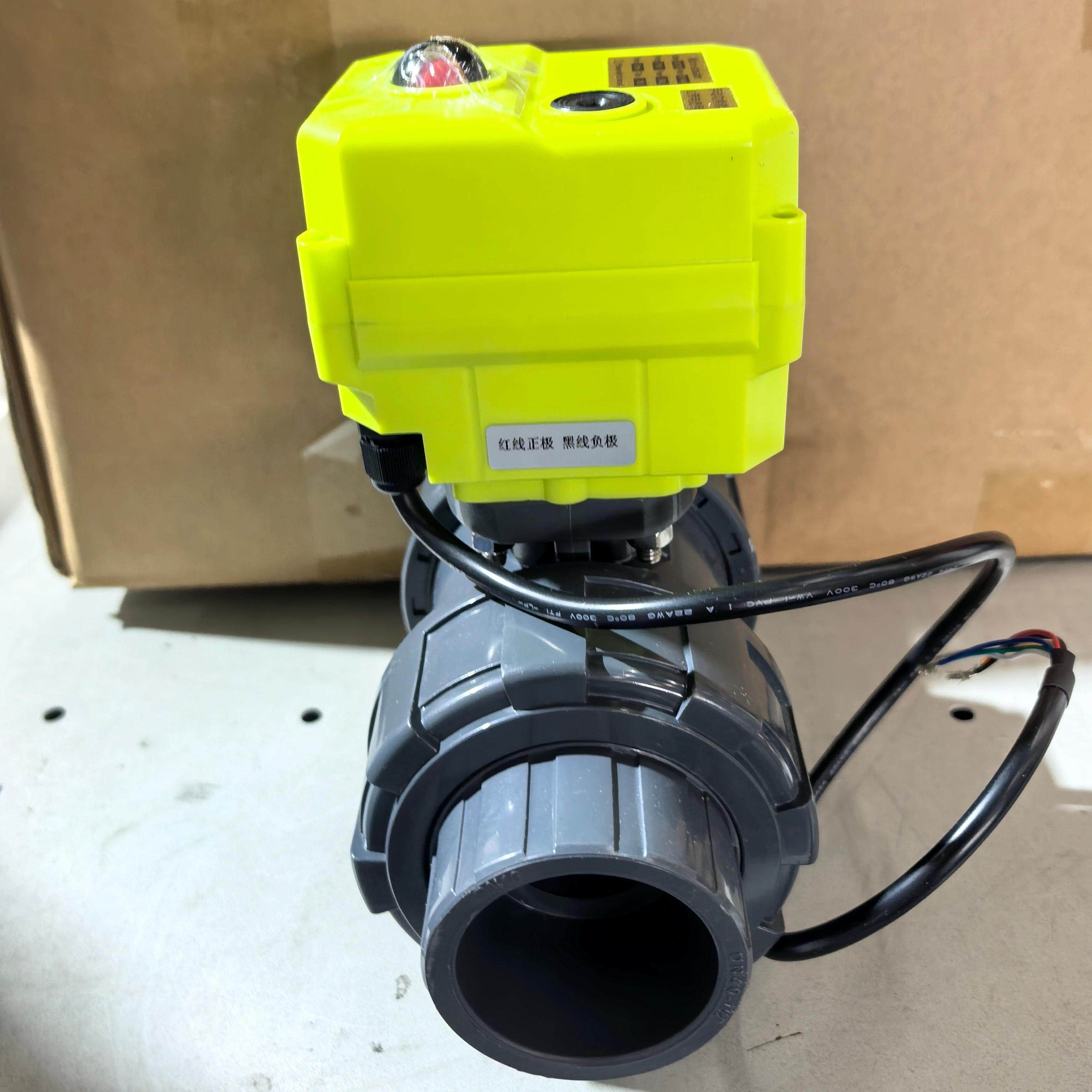 PVC微型電動球閥 塑料雙活接 斷電覆位 手動/電動一體 DN15-DN50