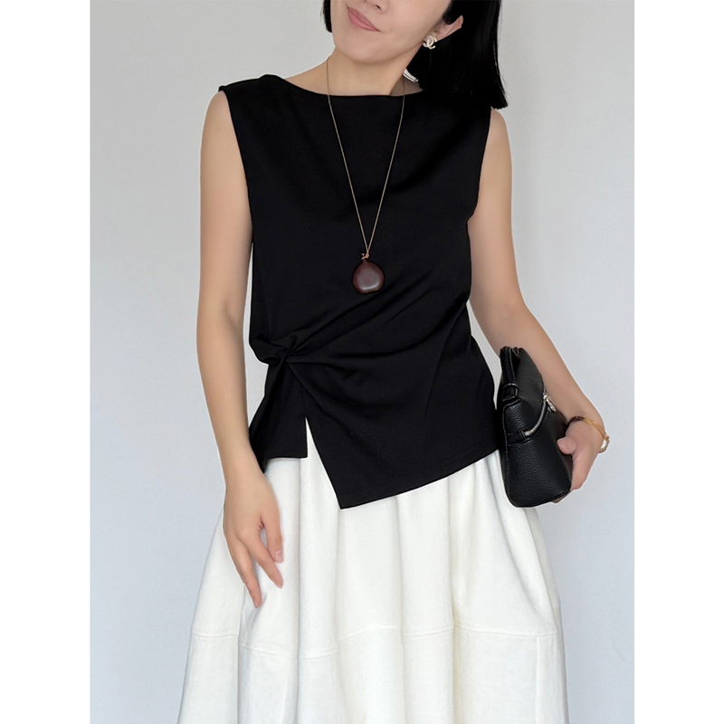 Lutong Black Sleeveless T-Shirt for Women with Asymmetrical Twist Design, Waist-Cinching and Slimming Top, Minimalist Style Lutong Black Sleeveless T-Shirt for Women with Asymmetrical Twist Design, Waist-Cinching and Slimming Top, Minimalist Style
