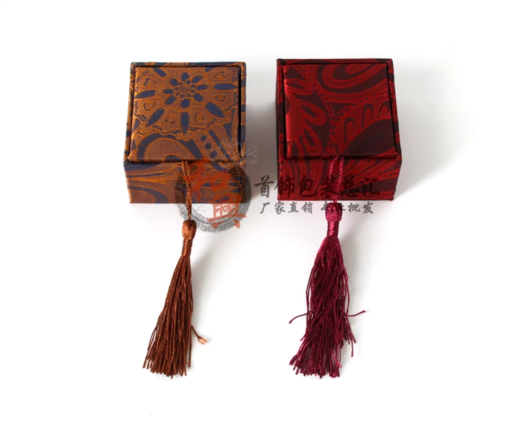 Trang sức mới Hộp Satin Tua Box Vòng đeo tay lớn Hộp 108 Hạt Hạt Hộp Flannel Vòng cổ Hộp - Vòng đeo tay Cuff
