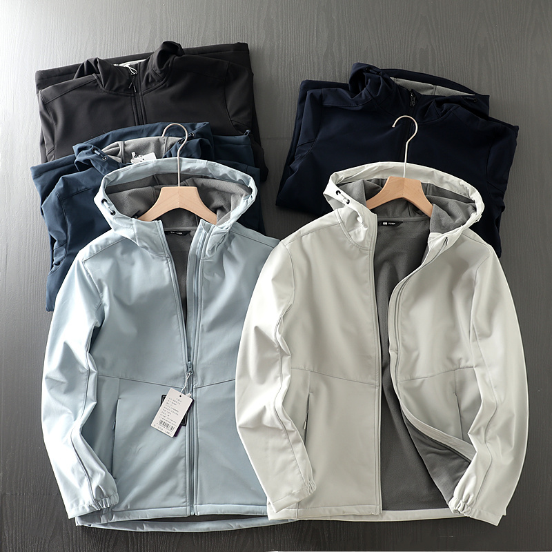 Heavy-Duty Softshell Outdoor Windproof and Water-Repellent Men's Autumn and Winter Jacket with Thin Fleece Lining and Solid Color Hood