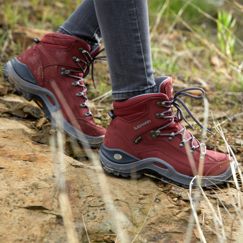 LOWA mountaineering shoes female GTX waterproof anti-slip V sole RENEGADE wear resistant tactics of RENEGADE L520952