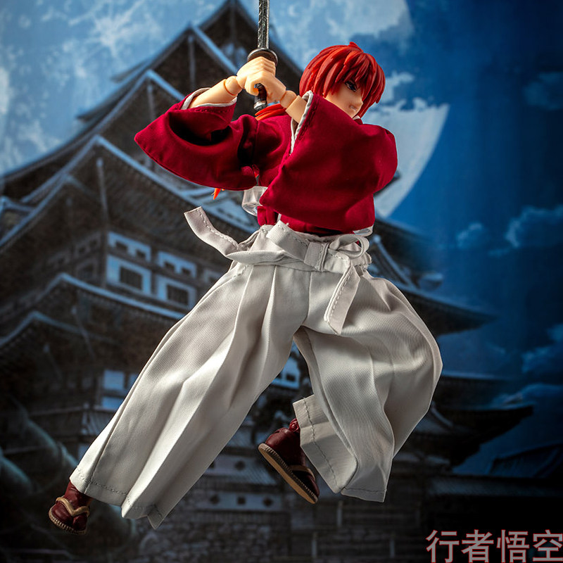 The Great Sacred Model GT Romantic Sword Heart Gonamura Sword Handler pulls the knife and hands the animated soldier