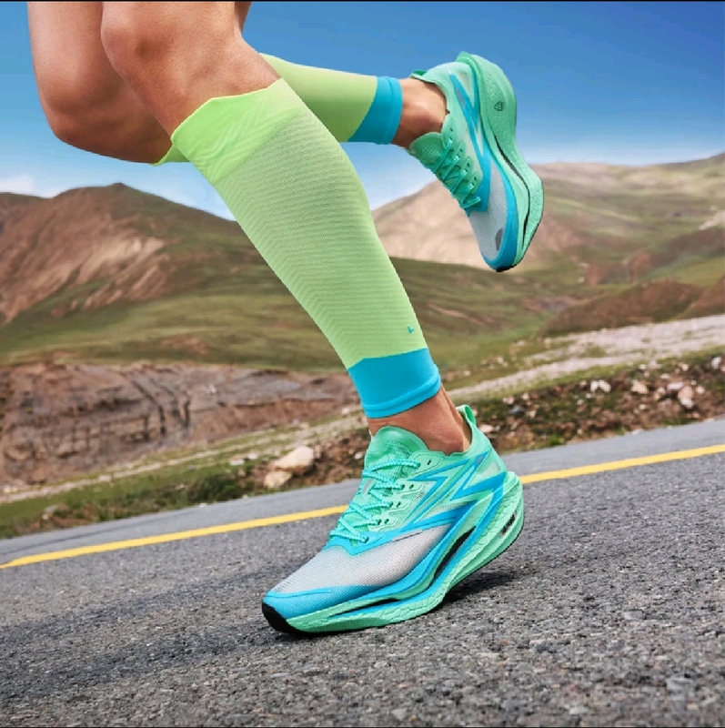 361 Degrees Fei Ran 4.5 Running Shoes with Full Palm Rebound Carbon Plate, Butterfly-Style Stability, Marathon Training and Physical Testing Running Shoes