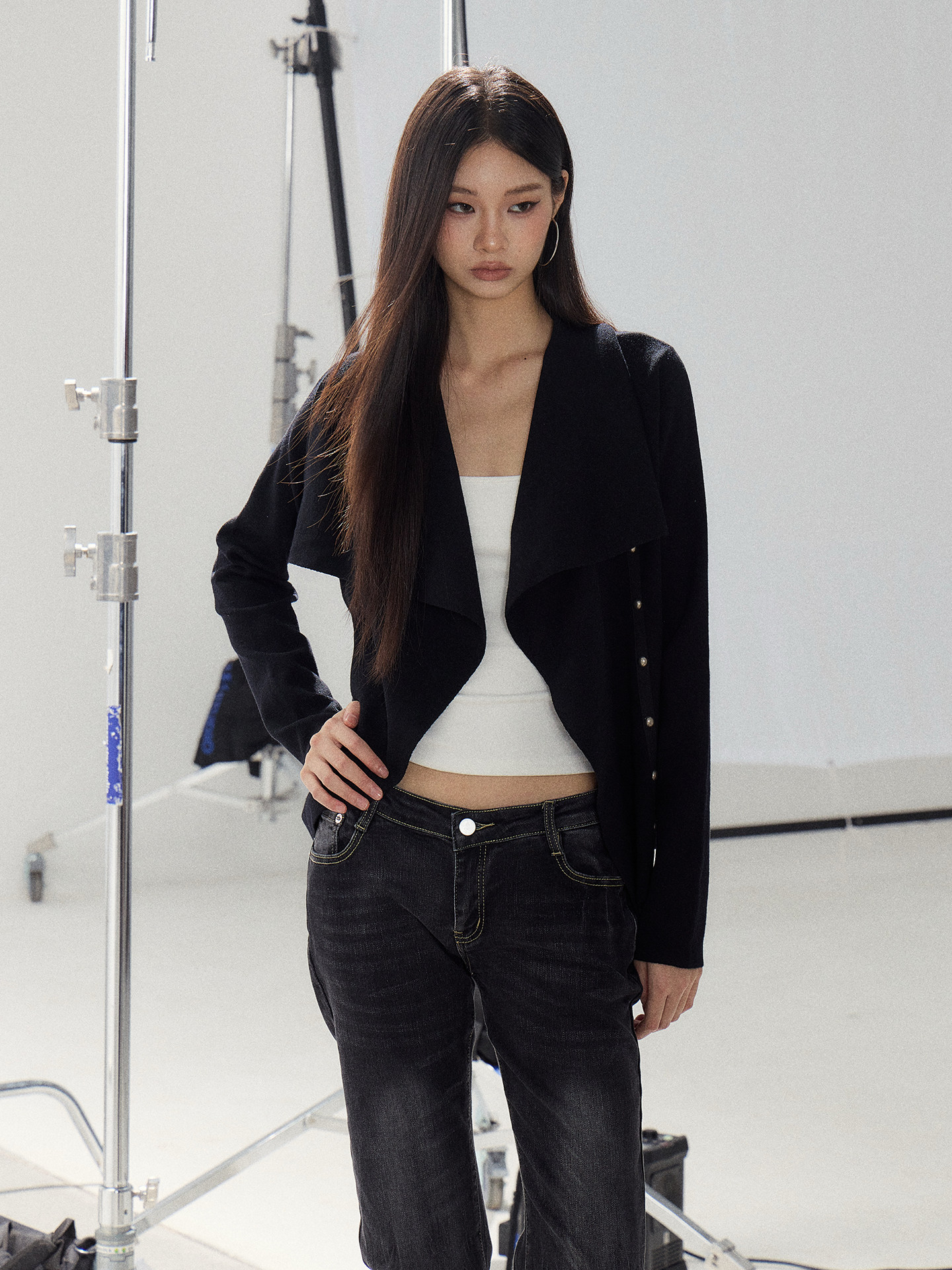 WITHMIN Pure Desire V-Neck Cropped Cardigan