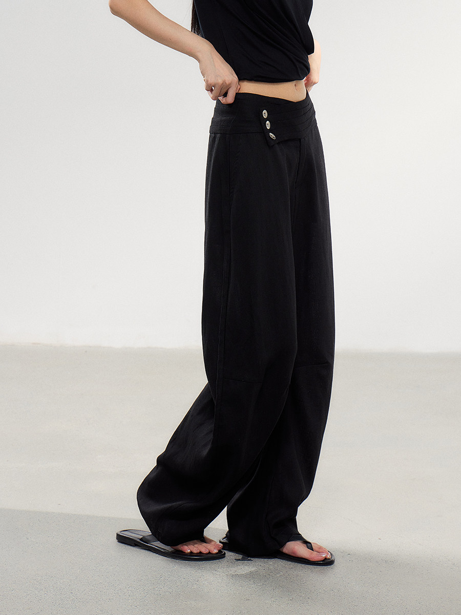 WITHMIN Black Asymmetric Button Low-Rise Straight-Leg Pants