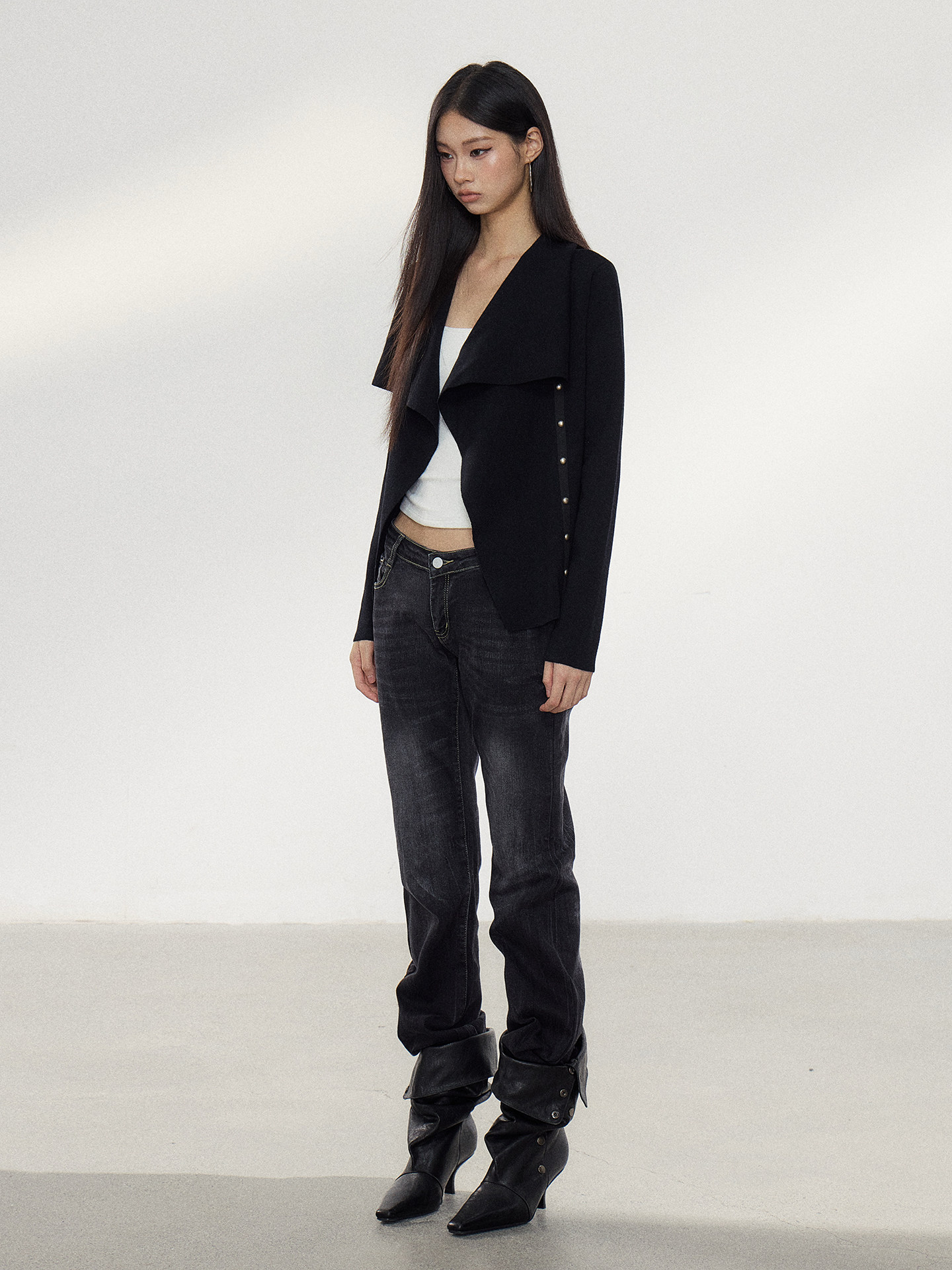 WITHMIN Pure Desire V-Neck Cropped Cardigan