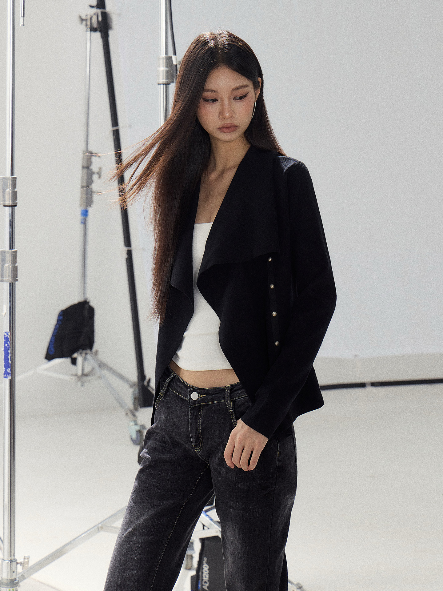 WITHMIN Pure Desire V-Neck Cropped Cardigan