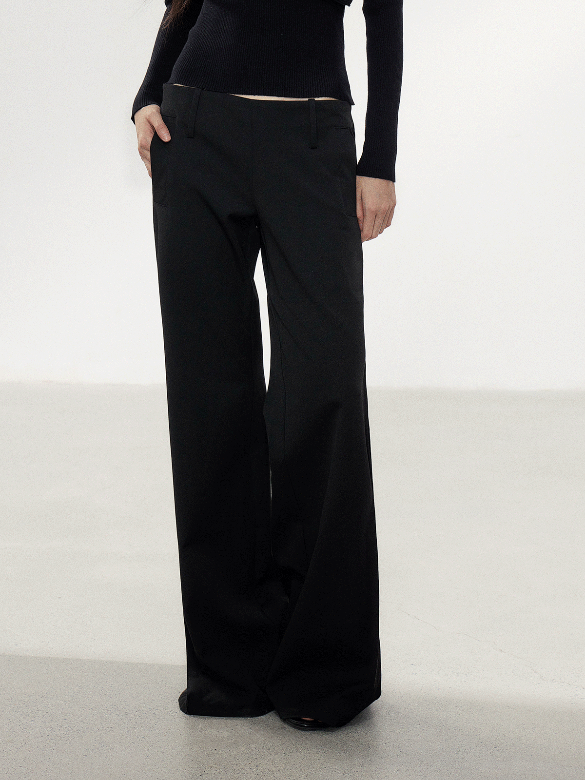 WITHMIN Low-Waist Straight-Leg Trousers