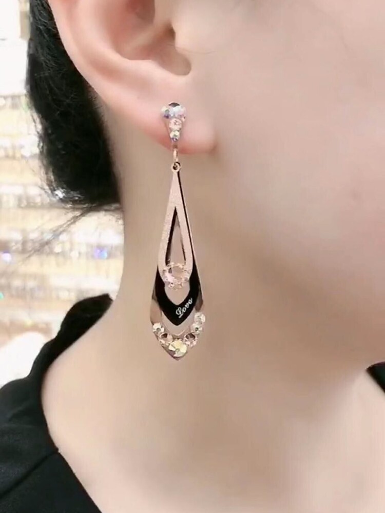 Shake-in-style Geometric Inlaid Diamond Earrings New Year Tide Fashion Blazing High End Temperament Rhomboid Earbuke