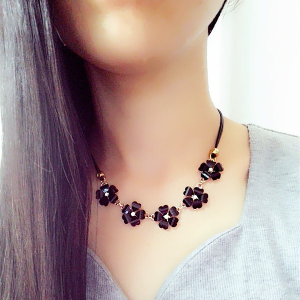 Spring Summer Flowers Item Accessories Fresh Fashion Exaggerated Accessories Decoration Korean Version Korea Ornaments Short lock bone chain necklace woman