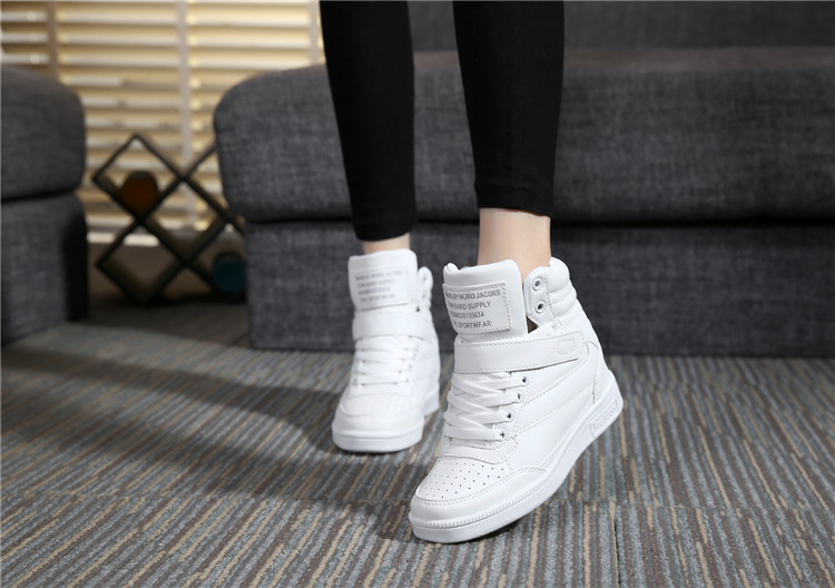 Mùa xuân và mùa thu vô hình tăng 6-8cm Giày nữ đế cao để giúp học sinh da trắng đế phẳng đế giày cỡ lớn cho nam giày thể thao bitis nữ