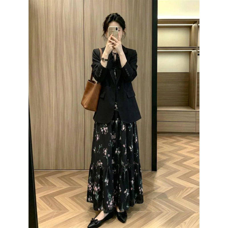 Trendy and Sophisticated Women's Outfit: 2026 Early Autumn New High-End Blazer and Floral Dress Set