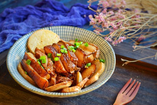 秋天五花肉换个做法,比饭馆的还要好吃!