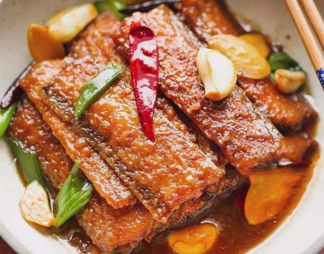 做红烧鱼,掌握3个要领,鱼肉鲜嫩没腥味