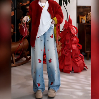 马上有钱刺绣牛仔弯刀裤女2026春季大码新中式卡通高腰直筒阔腿裤