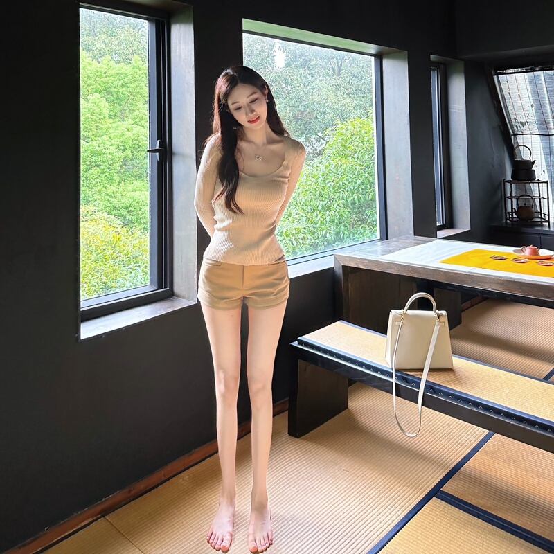 Comes with a Built-In Hip Pad~ Khaki Denim Shorts, New Spring/Summer High-Waisted, Stretchy, Slim-Fitting, Butt-Hugging Hot Pants for Women