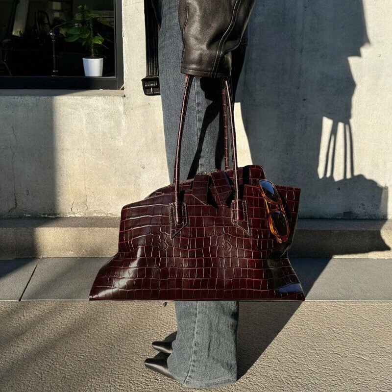 Niche Design, Light Luxury, High-Quality Leather Shoulder Bag, Handbag, Commuter Bag, Large Capacity, Underarm, Irregular Tote Bag