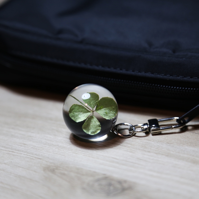 Lucky Four-Leaf Clover Car Keychain Real Flower Plant Specimen Pendant Birthday Wedding Niche Graduation Gift
