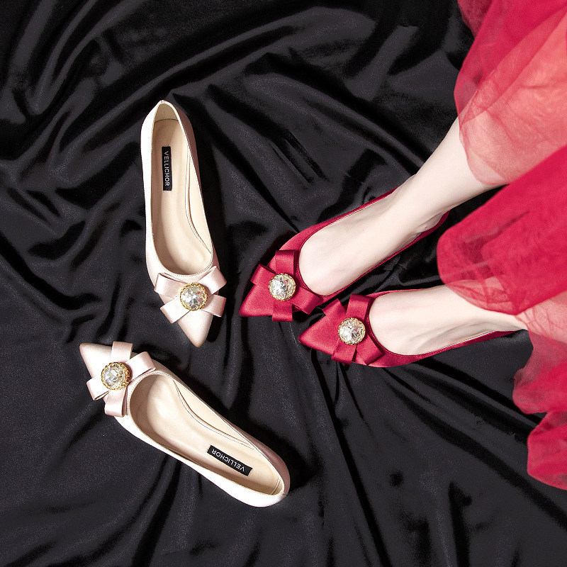 Wedding shoes female 2019 new bride bridesmaid Xiuhe shoes pointed toe rhinestone sexy bow bag shoes red flat shoes