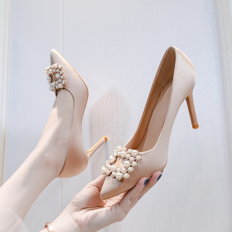Wedding shoes 2020 new bridal shoes women buckle pearls can usually wear champagne pointed stiletto high heels