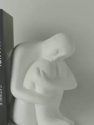 Nordic modern art simple figure sculpture decoration model room sample house display center living room cafe study art