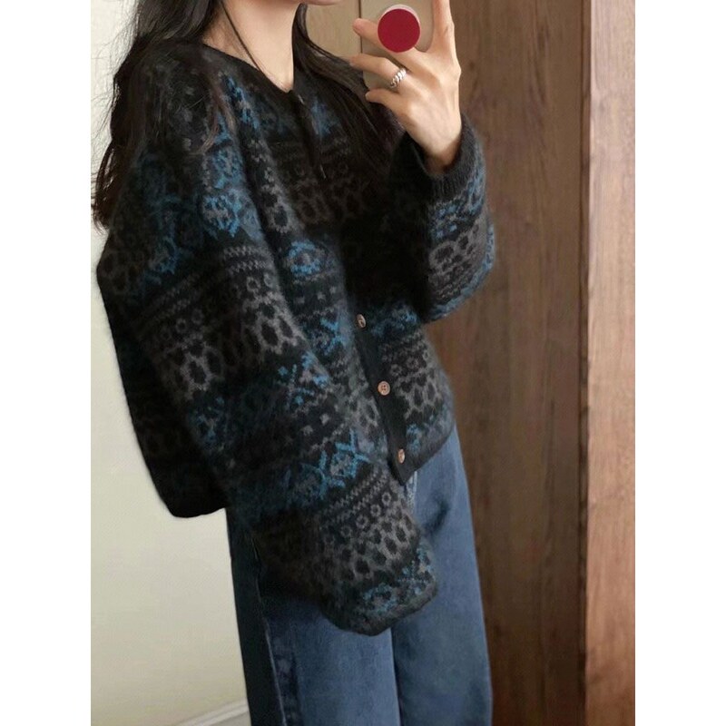 Fair Isle Cardigan with a Hong Kong Retro Chic Vibe, Unique Design, Niche Knit Sweater Jacket for Women, Autumn and Winter Fair Isle Cardigan with a Hong Kong Retro Chic Vibe, Unique Design, Niche Knit Sweater Jacket for Women, Autumn and Winter