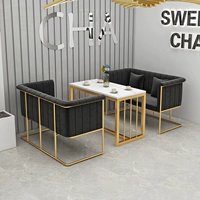 Один стол, два дивана 