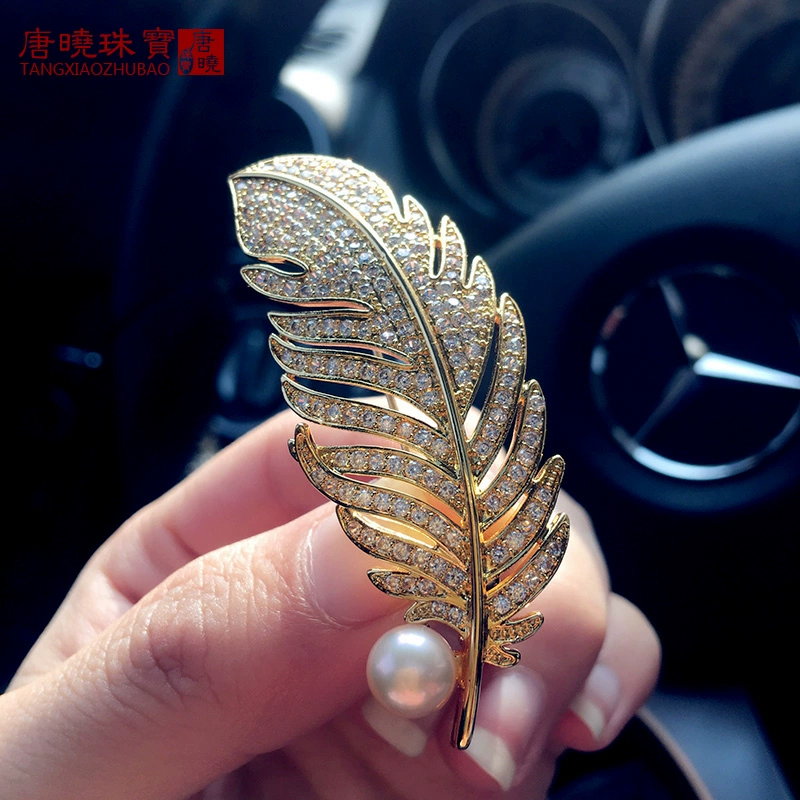 Tang Xiao trang sức lông vũ trâm nữ áo khoác ghim áo khoác cardigan thời trang corsage phụ kiện hàn quốc ngọc trai tự nhiên - Trâm cài