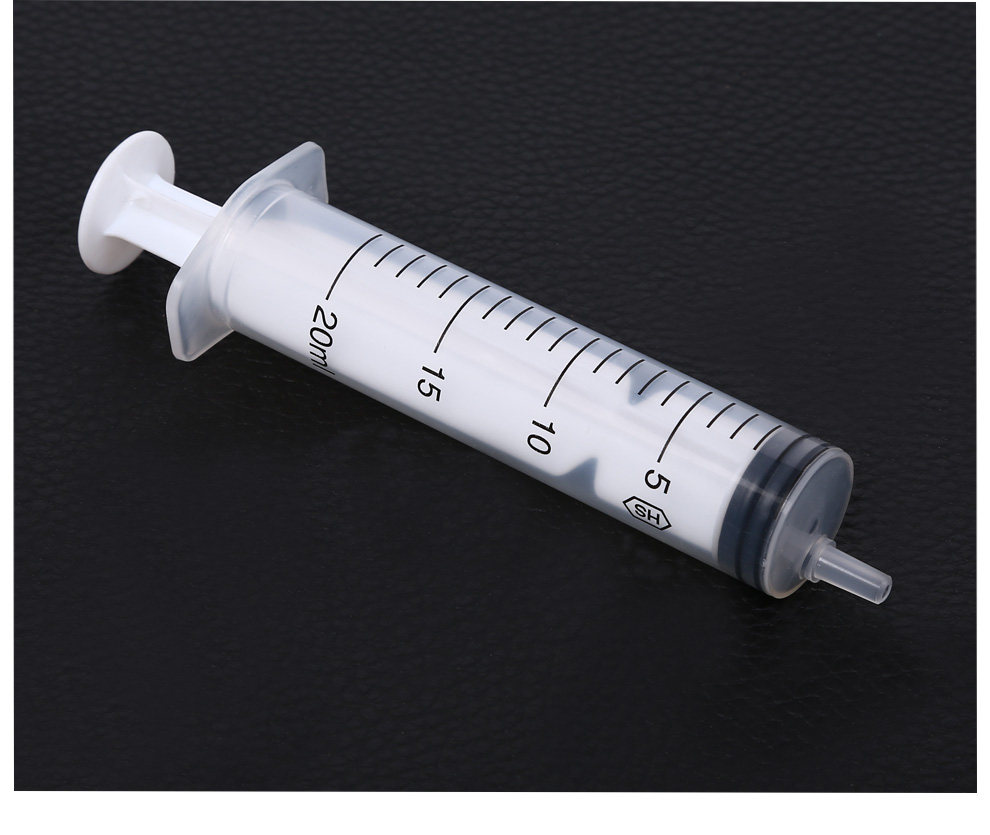 Шприц-трубка для клизм и ирригации из пластика большой емкости (20-30-50 мл) с иглой для подачи клея, промывки и ирригации.