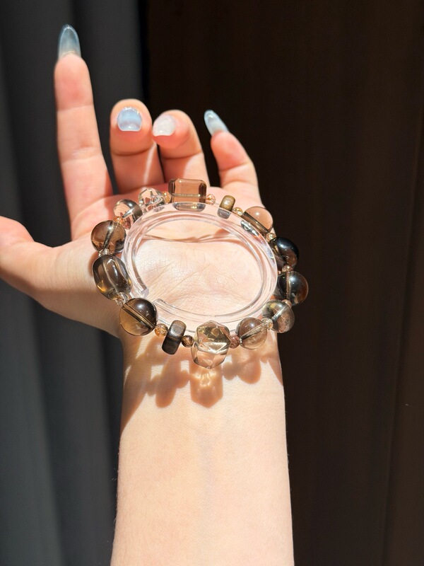 Tea Crystal Single Circle Bracelet