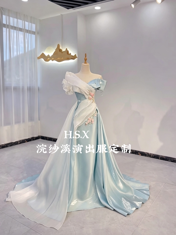 New Style Performance Dress for Female Solo Concert, Slim-Fit Long Gown for Folk Singing and Vocal Arts Exam New Style Performance Dress for Female Solo Concert, Slim-Fit Long Gown for Folk Singing and Vocal Arts Exam