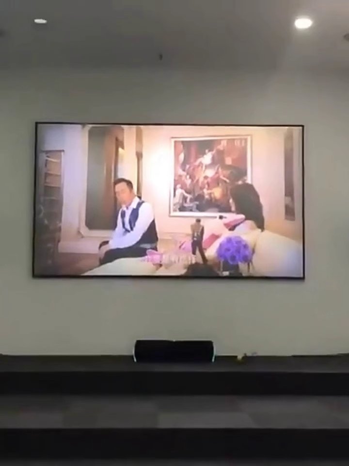 谁说家用投影幕布不可比电视还高级。