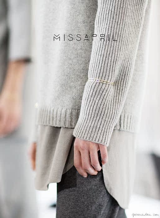 COS Minimalist MISS APRIL Vòng tay độc quyền Vòng tay áo len đơn giản vòng trầm hương