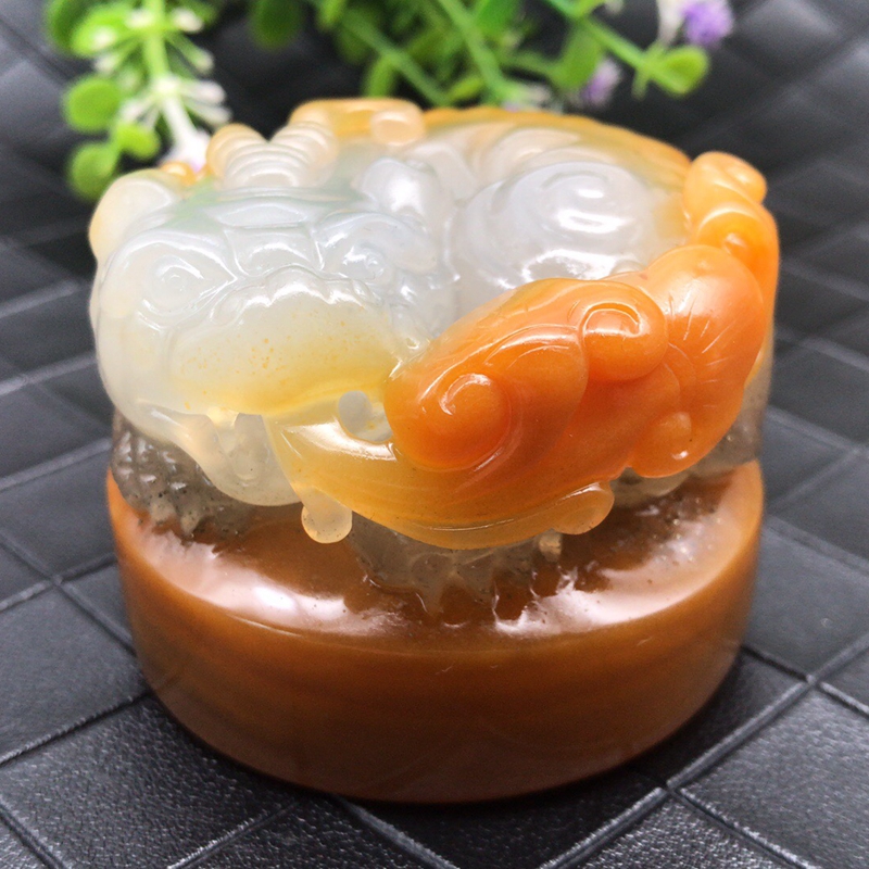 Yunnan Longling Huanglong jade seal tea pet hand play fortune ancient beast Ertaipo Jinsha material provincial famous teacher fine carving