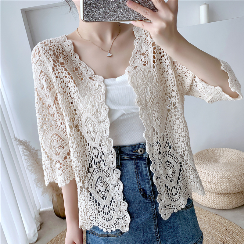 Short Shawl Hollow-Out Knit Cardigan for Women, Spring/Summer 2026 New Korean Style Outerwear with Three-Quarter Sleeves and Lace Trim