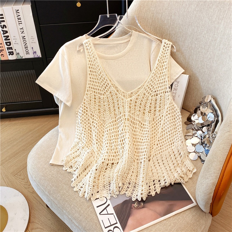 Summer Sweet Lace Knit Crochet Hollow-Out Camisole Cover-Up Paired with a Sleeveless Vest Layered with a Short Top Summer Sweet Lace Knit Crochet Hollow-Out Camisole Cover-Up Paired with a Sleeveless Vest Layered with a Short Top