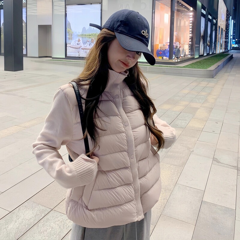 Knitted Stand-Up Collar Patchwork down Jacket for Women, Short Style, 2025 Winter New Model, Lightweight Ribbed Base Coat for Petite Figures