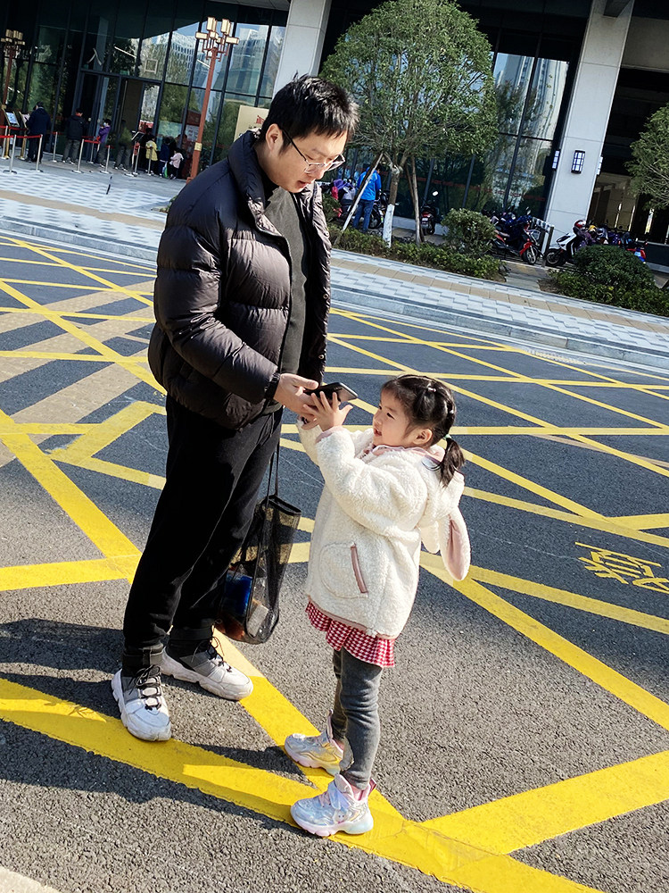 Feather is very light~Korean version of the winter short thickened bread suit down jacket men's 2020 new fashion brand