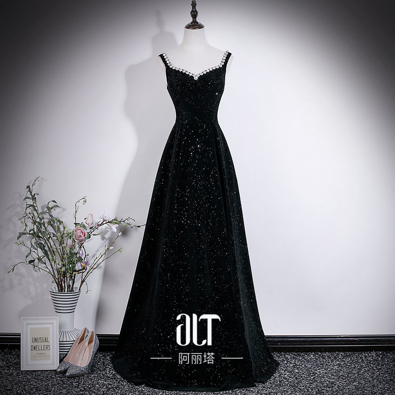 Black Hepburn-Style Evening Dress for Women, Spaghetti Strap, Sequin Waist-Cinching Long Dress, Banquet Style, Light Luxury, High-End Velvet Dress