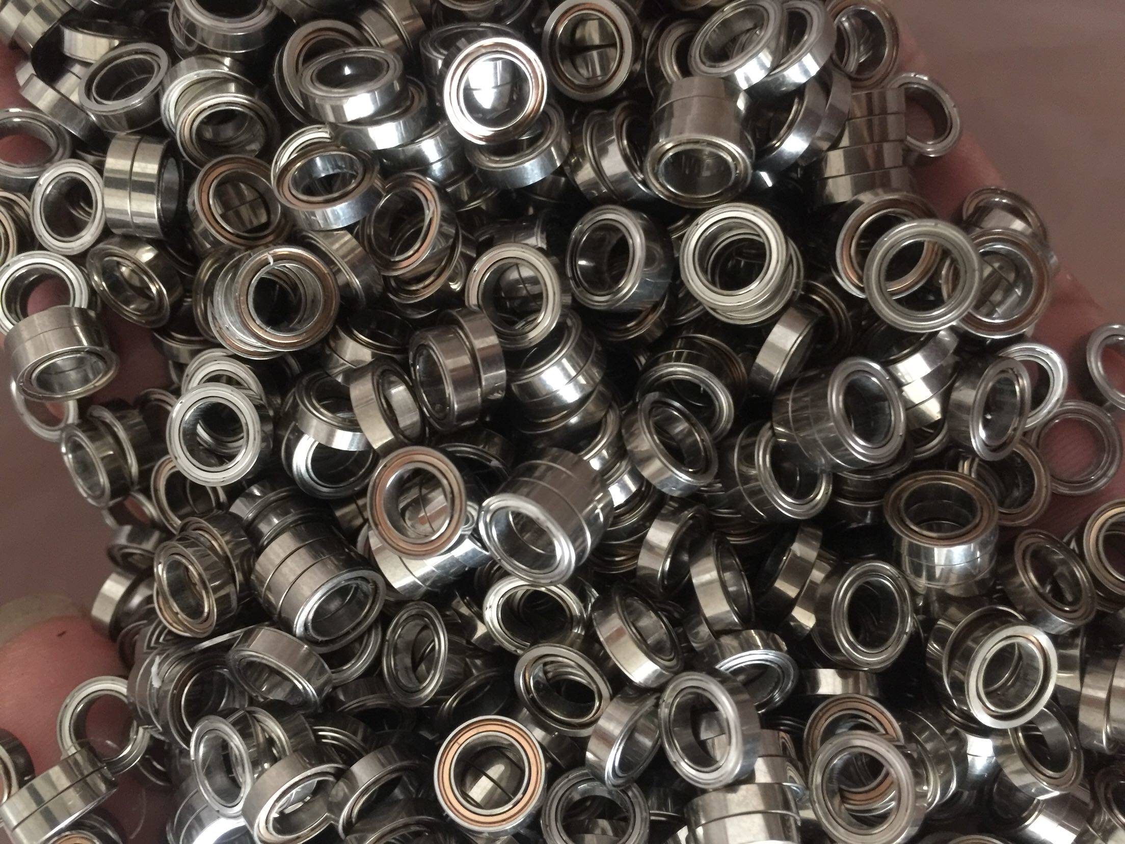 Dismantling imported bearings to disassemble new machine MR85zz double-sided cover new product size inner diameter 5mm outer diameter 8mm thickness 2mm