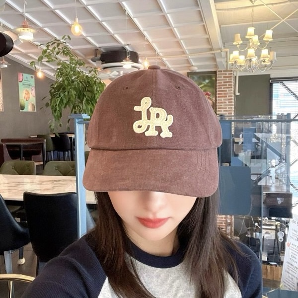 Lr Letter Embroidered Baseball Cap for Women, Washed Cotton Soft-Top Cap, Korean Style, Simple and Versatile, Makes the Face Look Smaller, Casual Lr Letter Embroidered Baseball Cap for Women, Washed Cotton Soft-Top Cap, Korean Style, Simple and Versatile, Makes the Face Look Smaller, Casual